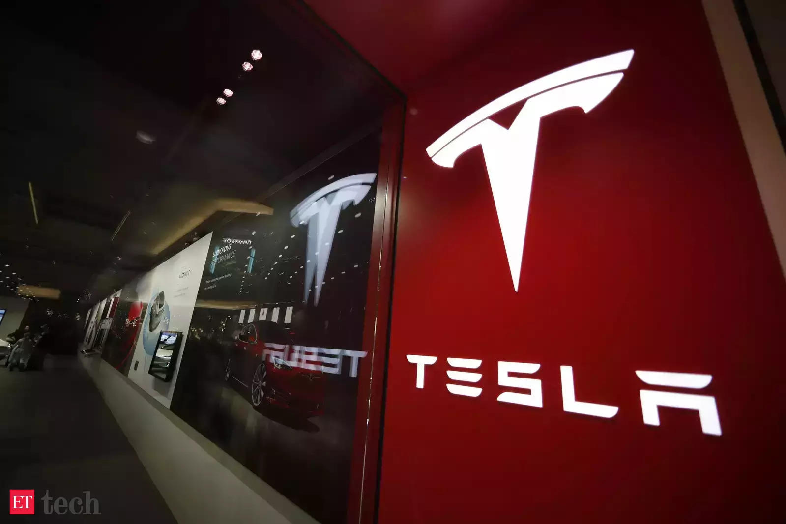 Tesla delays deliveries of long-range models in U.S.