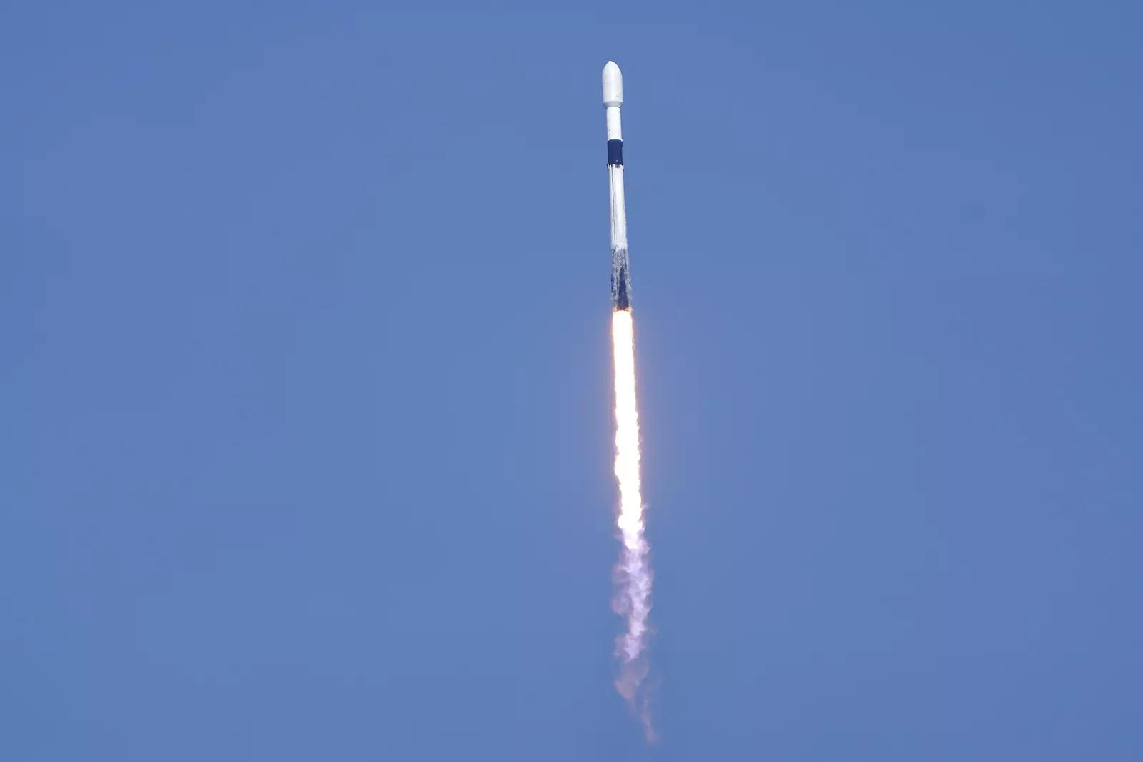 SpaceX launches Egyptian communications satellite into orbit