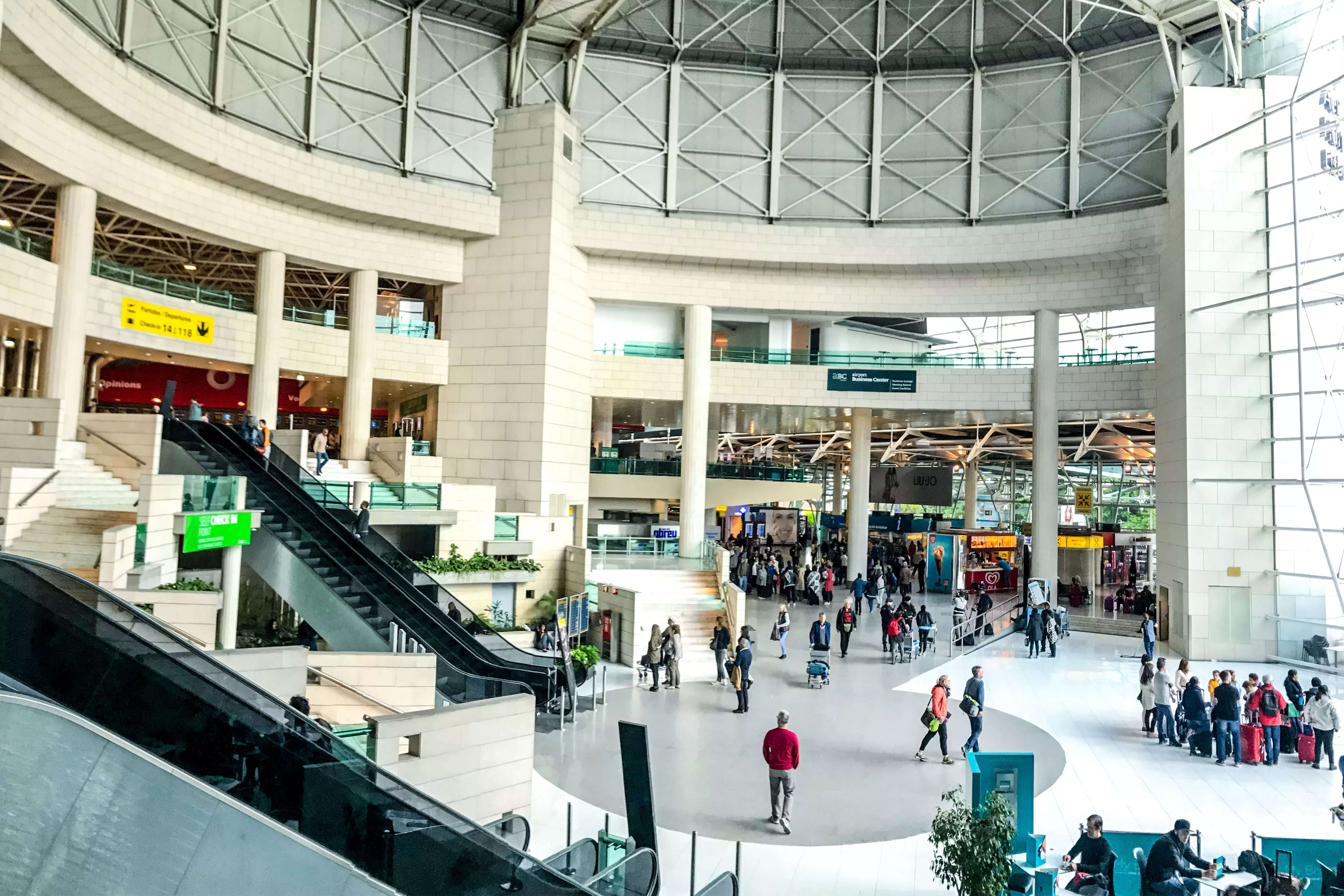 Long queues at Lisbon airport to extend into summer SEF Union