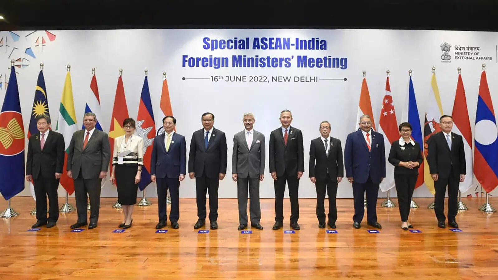  S Jaishankar (center) stands with Southeast Asian foreign ministers at the start of a meeting in New Delhi.