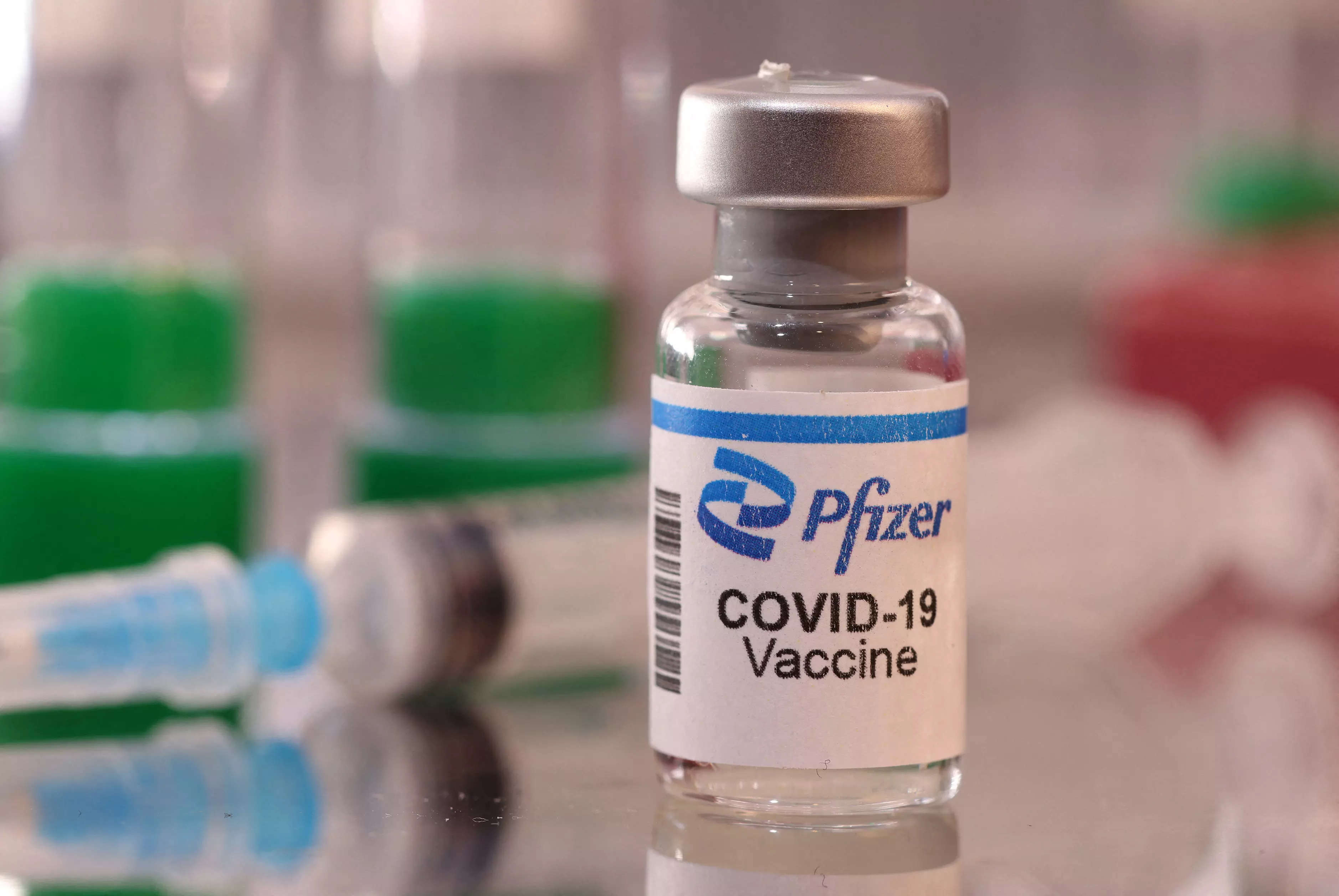 COVID-19 vaccine scheme for world's poorest pushes for delivery slowdown
