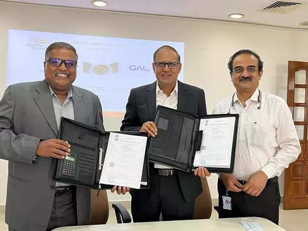     Balaji K, Principal (MD), Galore Networks; Rajkumar Upadhyay, Executive Director of C-DoT. After signing the contract, registrar C-DOT's Aurindam Bhattacharya.  (LR)