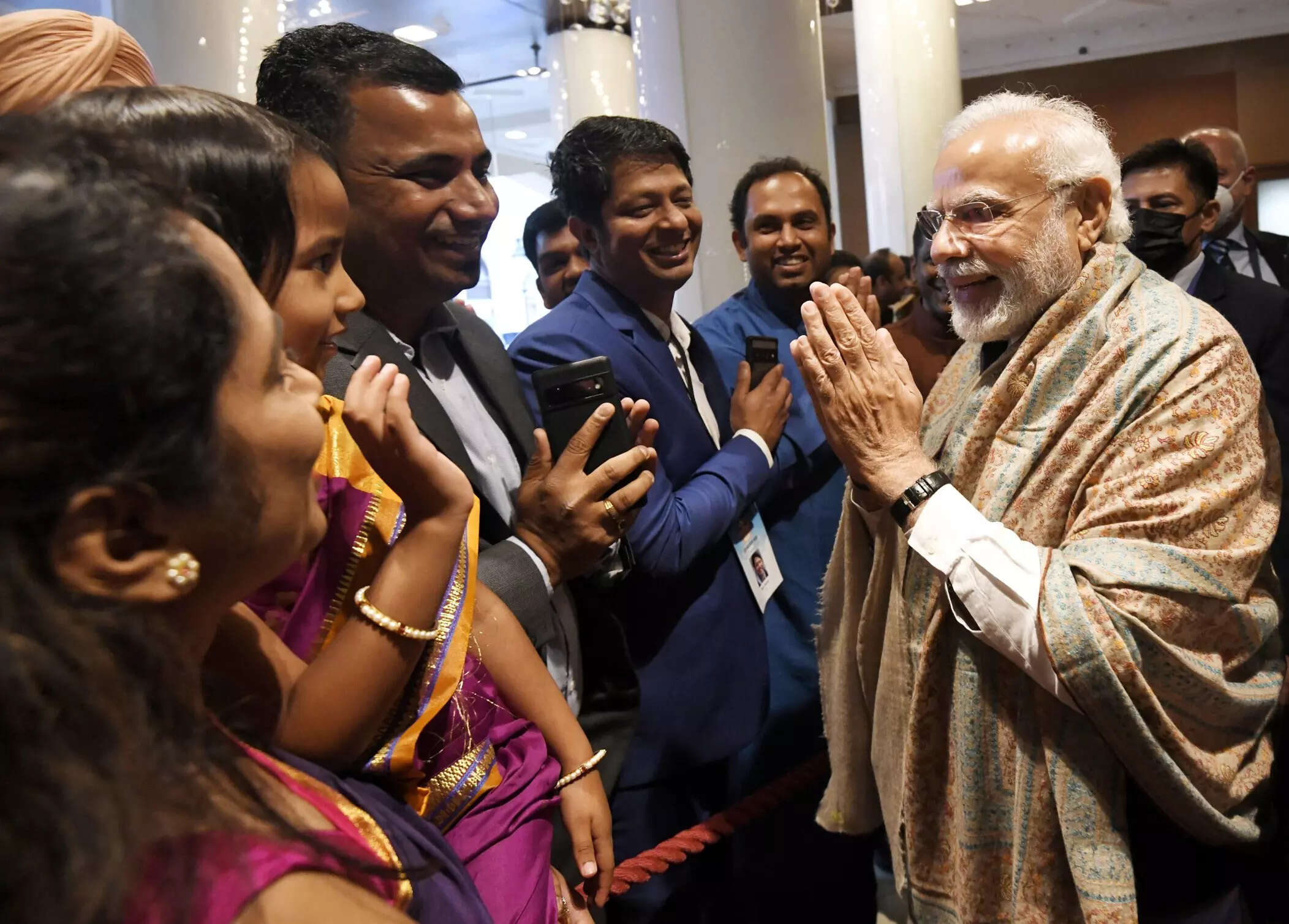   PM નરેન્દ્ર મોદી 26-27 જૂન રવિવારના રોજ G-7 સમિટમાં વિશેષ આમંત્રિત તરીકે ભાગ લેવા માટે જર્મનીના મ્યુનિકમાં ઉતરાણ પર ભારતીય ડાયસ્પોરા દ્વારા ઉષ્માભર્યું સ્વાગત કરવામાં આવ્યું.