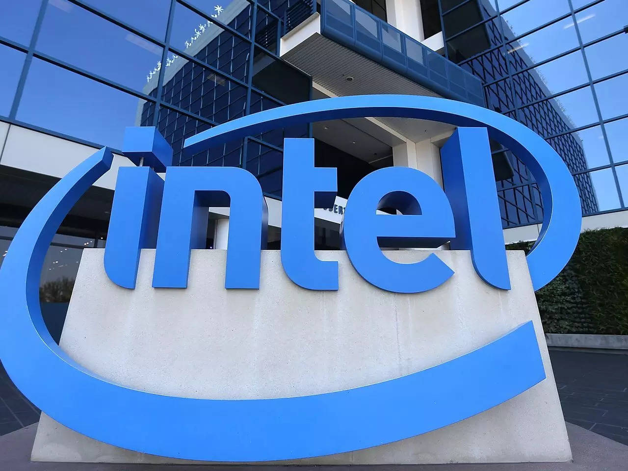  Intel's solutions also include advanced telematics, covering vehicle health and fuel analytics along with a unique driver scoring and rating module. 
