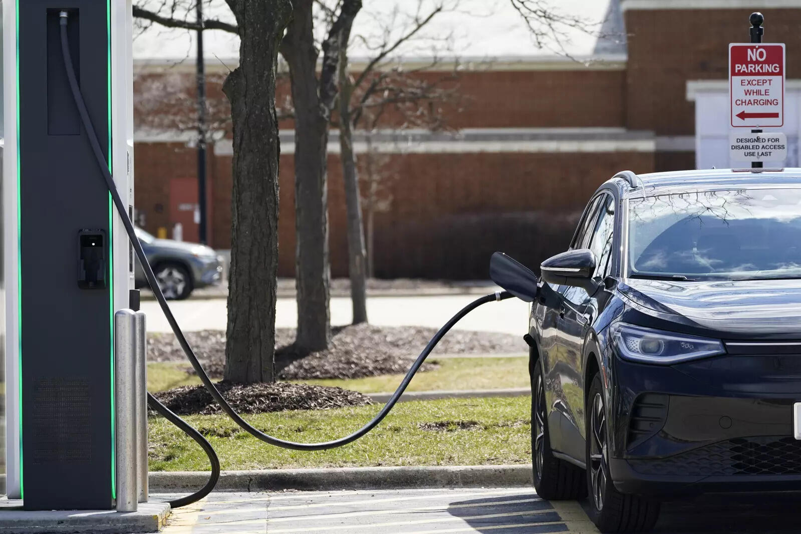 Siemens to invest in Volkswagen's N.American charging network