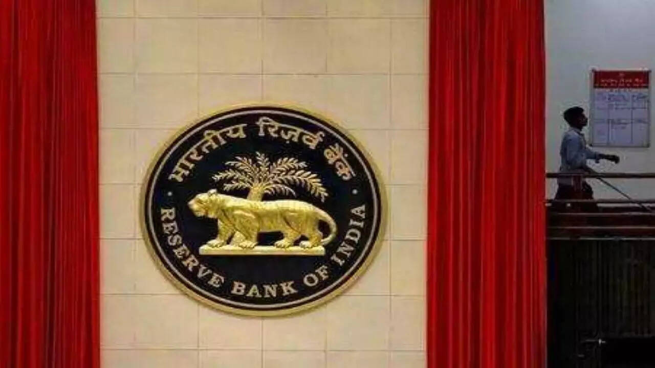 Private sector banks aggressively lend to MSMEs, according to RBI's latest FSR