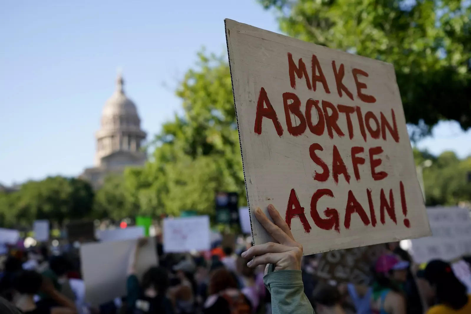 Texas clinics suspend abortions after state top court ruling