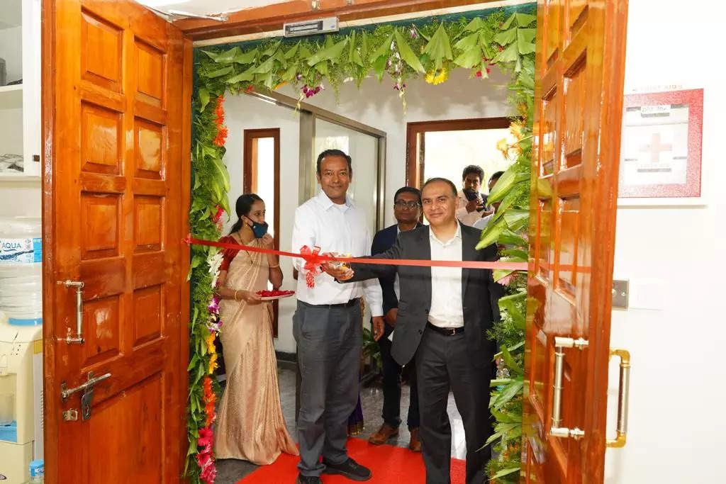 Nishant Batra, Chief Strategy and Technology Officer, Nokia and Prof. Amrutur Bharadwaj, Chair of RBCCP, IISc inaugurating the Networked Robotics CoE at IISc Bangalore. 