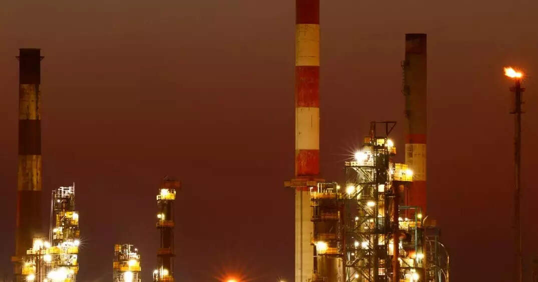  A high trade deficit, along with a falling currency, can hurt India’s economy as the current account deficit will widen in the process.