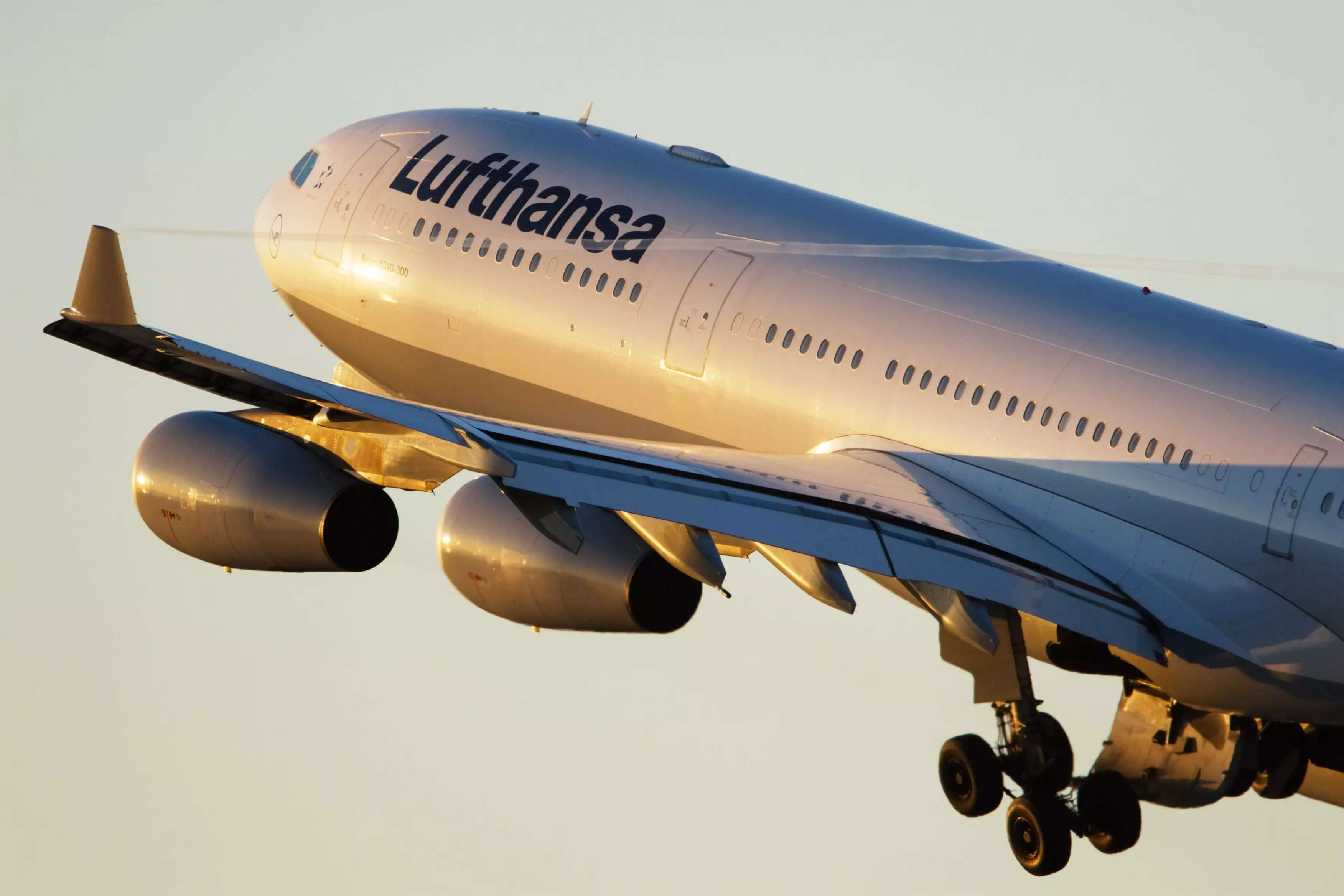 Lufthansa expects positive quarter despite airport chaos