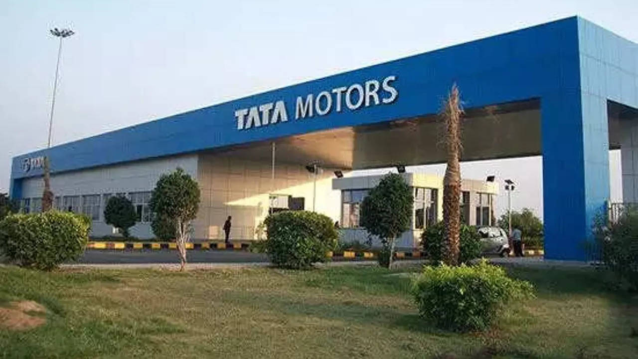 Indian Bank inks strategic partnership with Tata Motors
