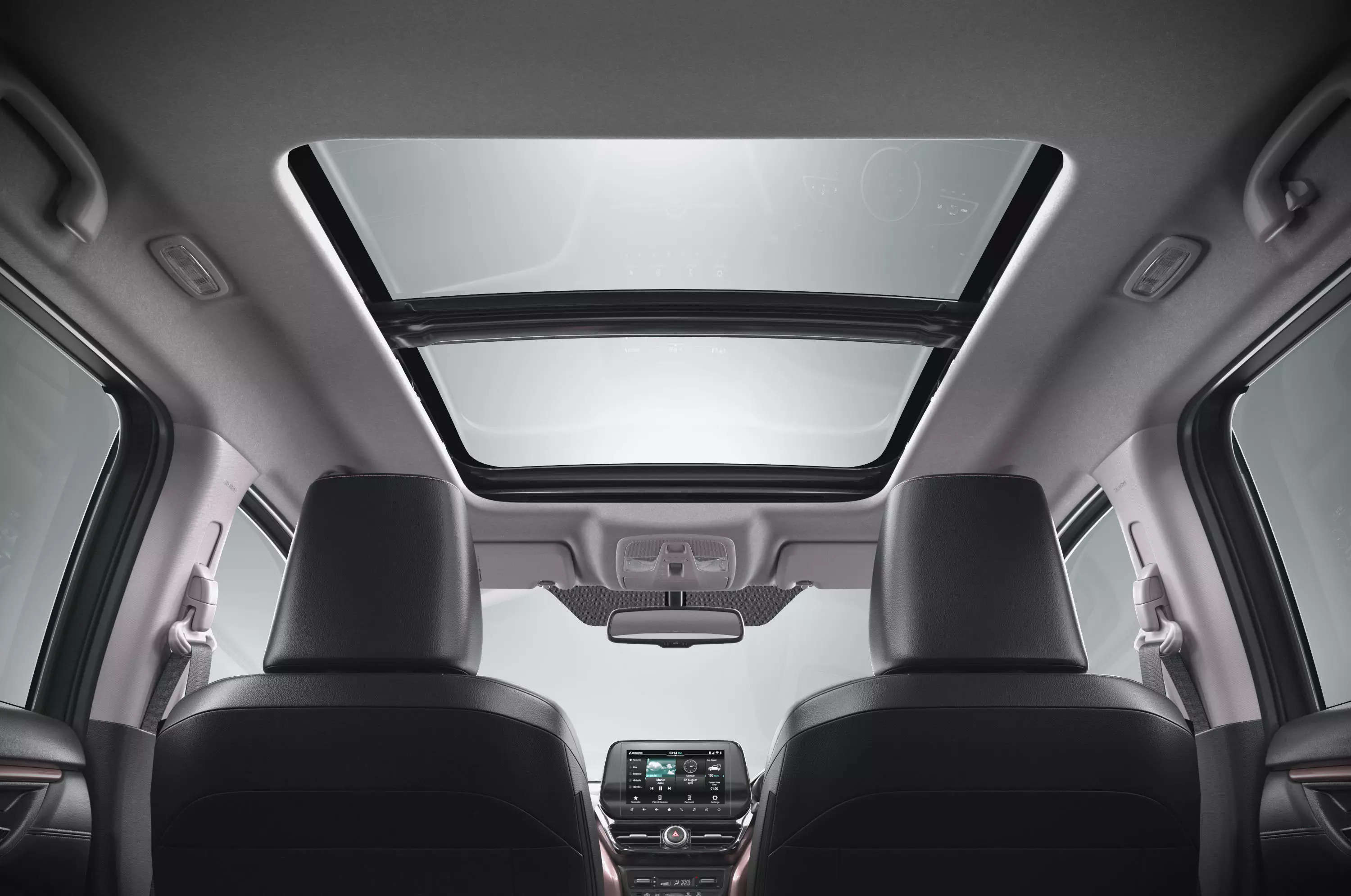  The Grand Vitara is bulit on the Suzuki TECT platform (Global C-platform) and features Panoramic Sunroof, Full Digital Instrument Cluster, driver and co-driver Ventilated Seats, amongst others. 