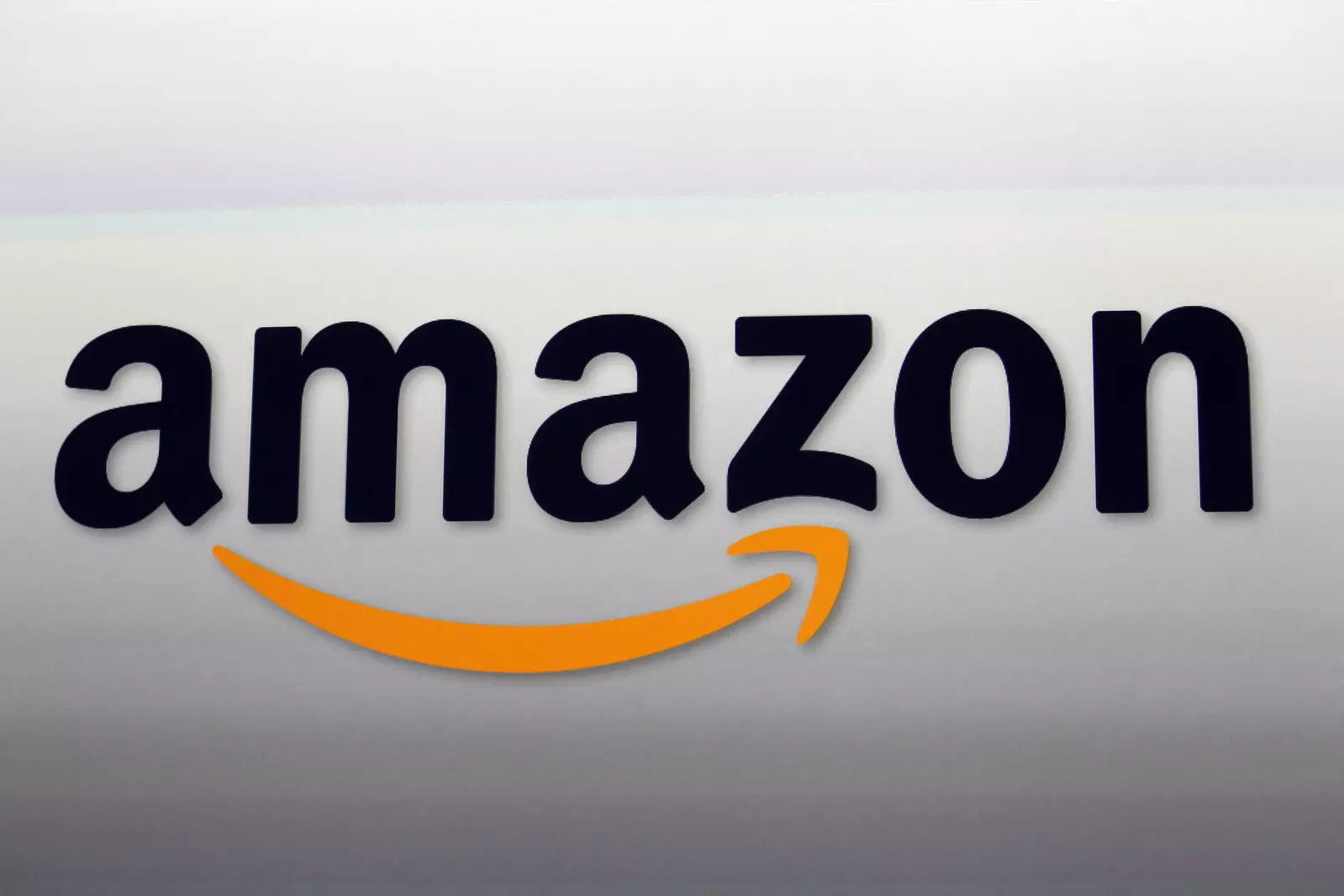 Amazon post 2Q loss but revenue tops estimates, stock jumps