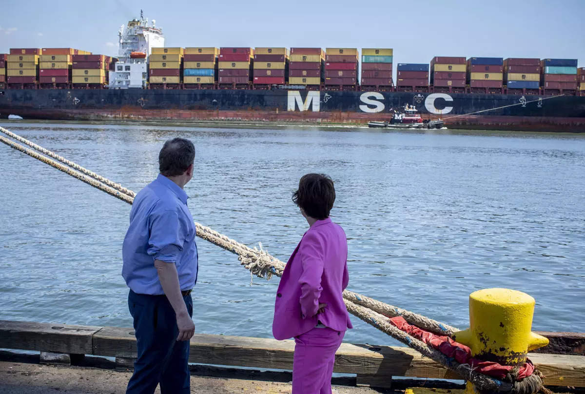 Can global shipping be fixed?  A regulator will try.