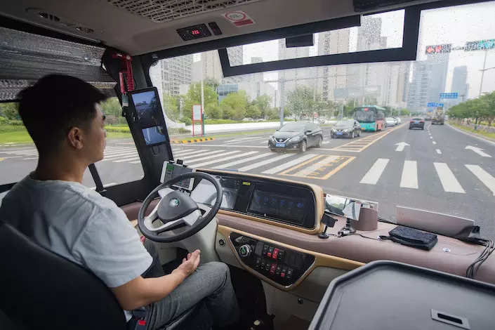 China and U.S. are in a race to commercialize autonomous driving, from cutting-edge technologies in sensors and mapping to regulations balancing between development and safety.
