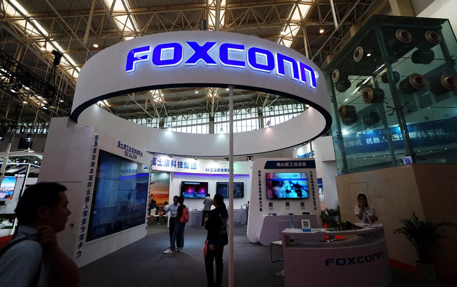 Foxconn starts to feel sting of slowing smartphone sales