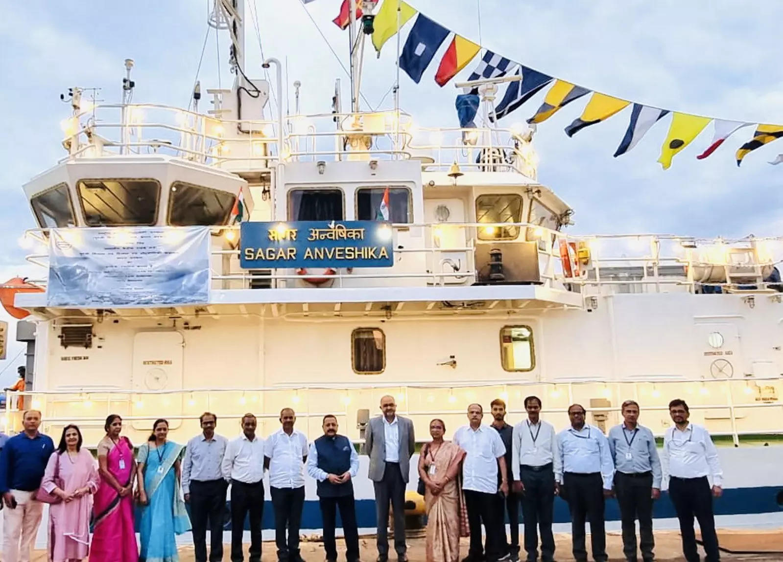  Union MoS for Science & Technology and Earth Sciences (I/C) Jitendra Singh at the launch of a lantern named 'Roshini' at 'Sagar Anveshika', a Coastal Research Vessel, under NIOT Chennai. PTI Photo.