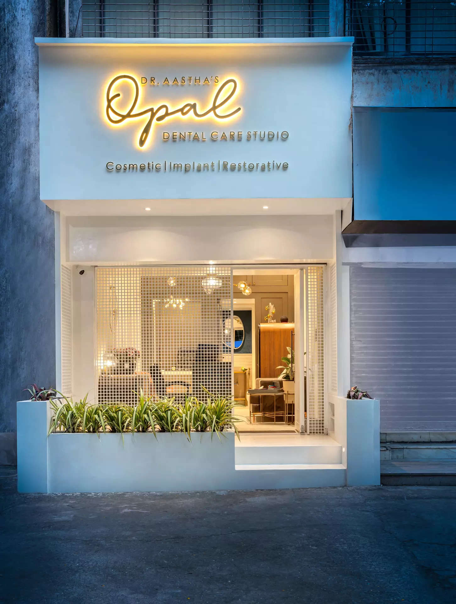 World-class dental clinic launches in Juhu,  smiling in smile design
