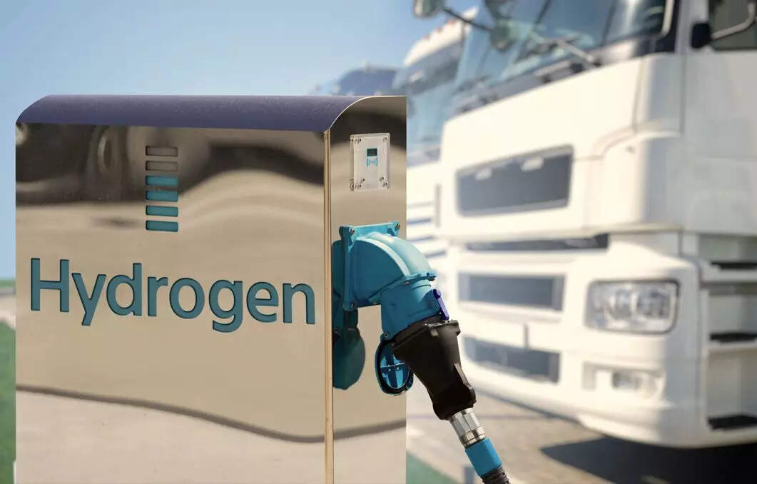  Green hydrogen is widely expected to play a major role in decarbonizing heavy industries, including oil refineries, steel mills and fertilizer plants. India’s current output of the fuel is very low and comes from a handful of pilot projects.