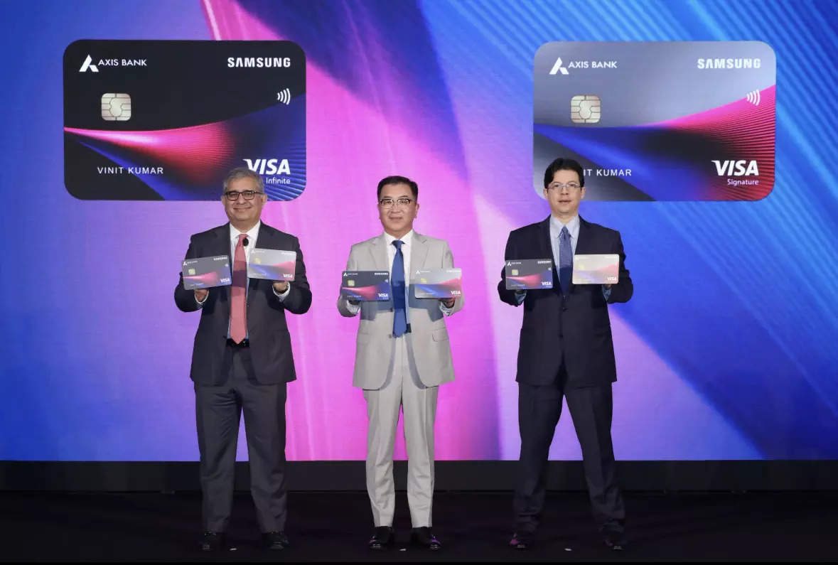 Samsung aims to push smartphone upgrades with co-branded credit card;  targets 30% growth this festive season, ET Telecom