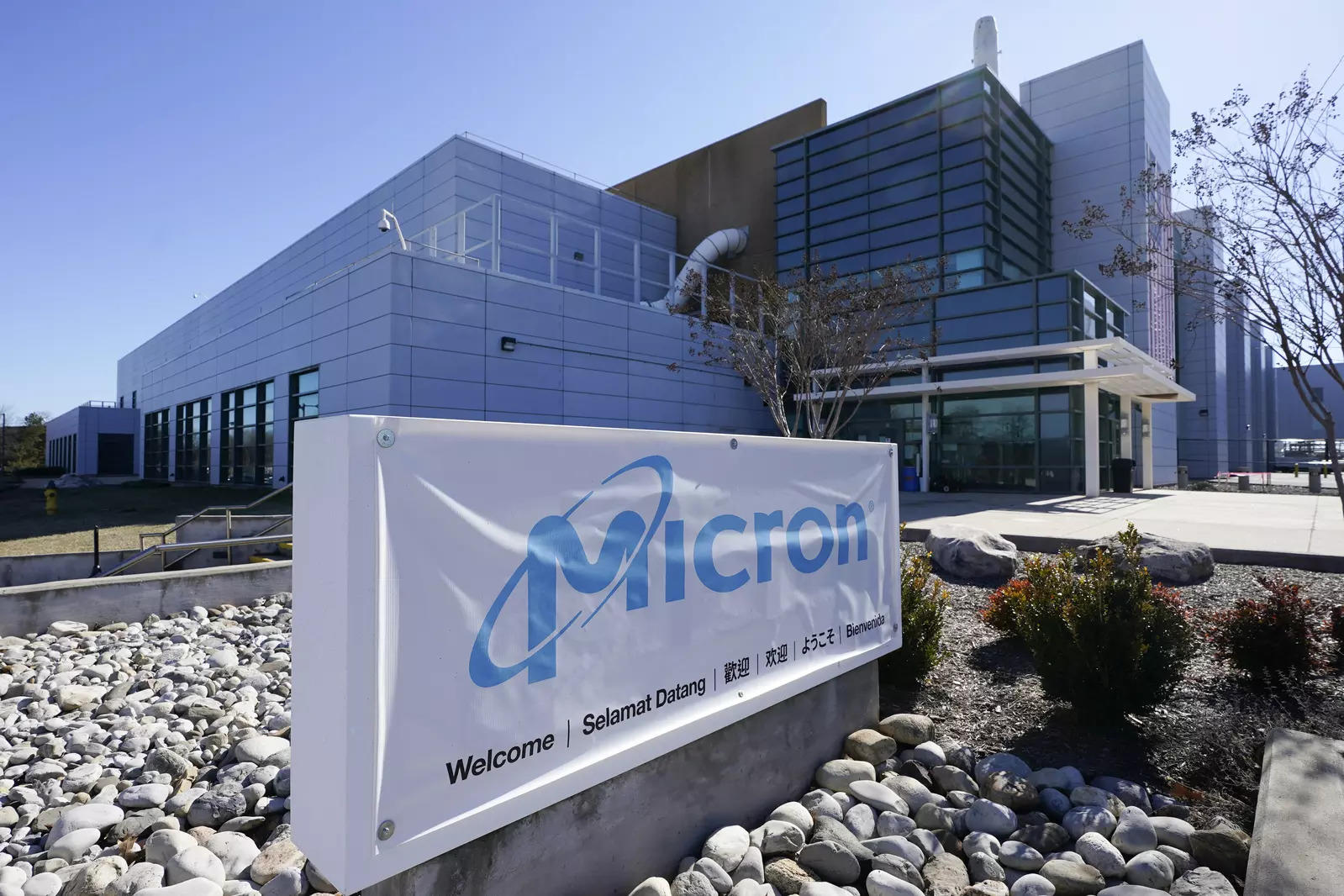 Micron Technology: Micron warns of tougher times, plans to cut investments  by 30%, ET Telecom