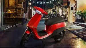 <p>Talking about the design of the new S1 Air, the scooter looks identical to the previous generation except for minute changes and a new dual-tone body colour option.</p>
