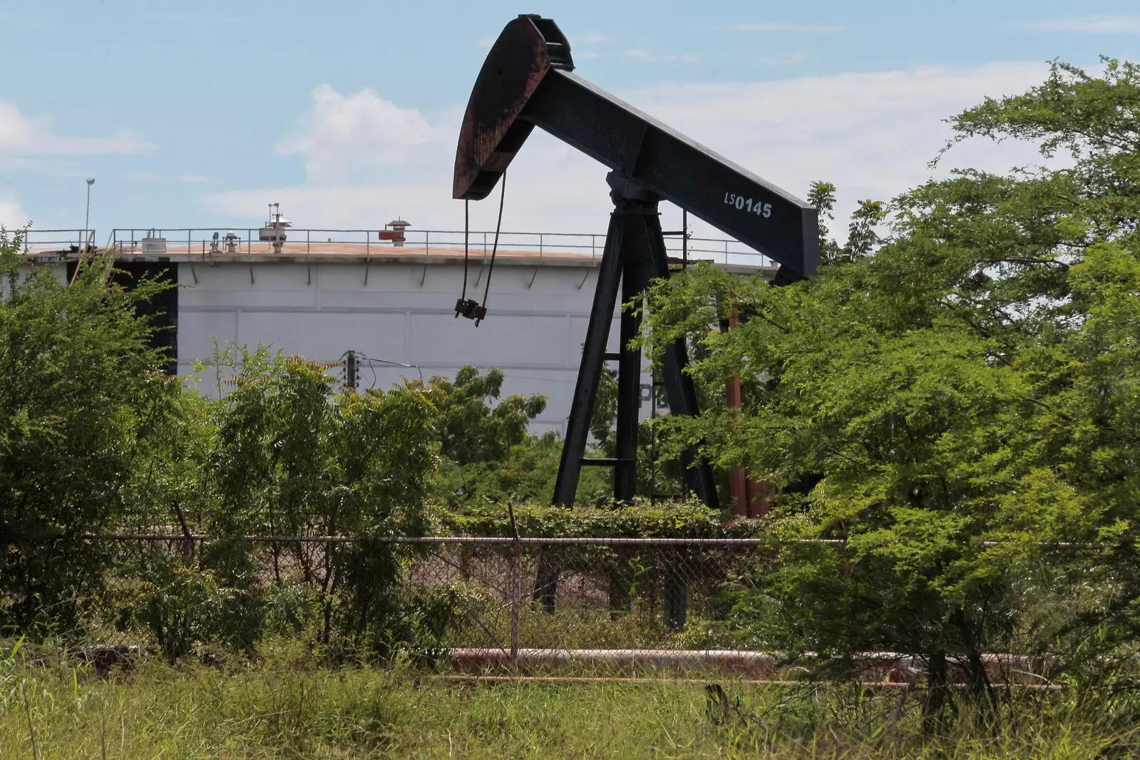 Venezuela's oil partners head for the exit, forgoing unpaid debt
