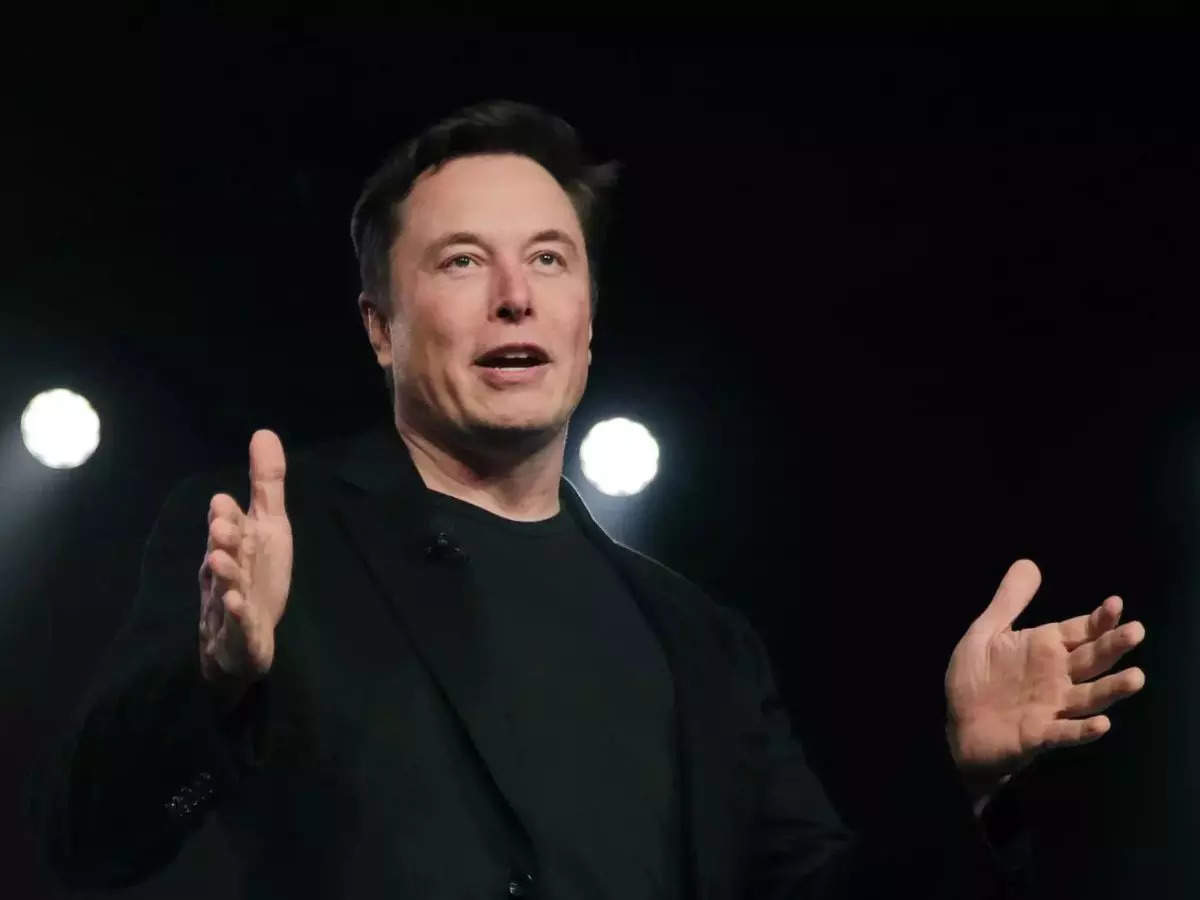 <p><strong> </strong>Musk also said in the email with the subject heading "a fork in the road" that employees who don't sign up to be part of "the new Twitter" by Thursday 5 p.m. will receive three months of severance</p>