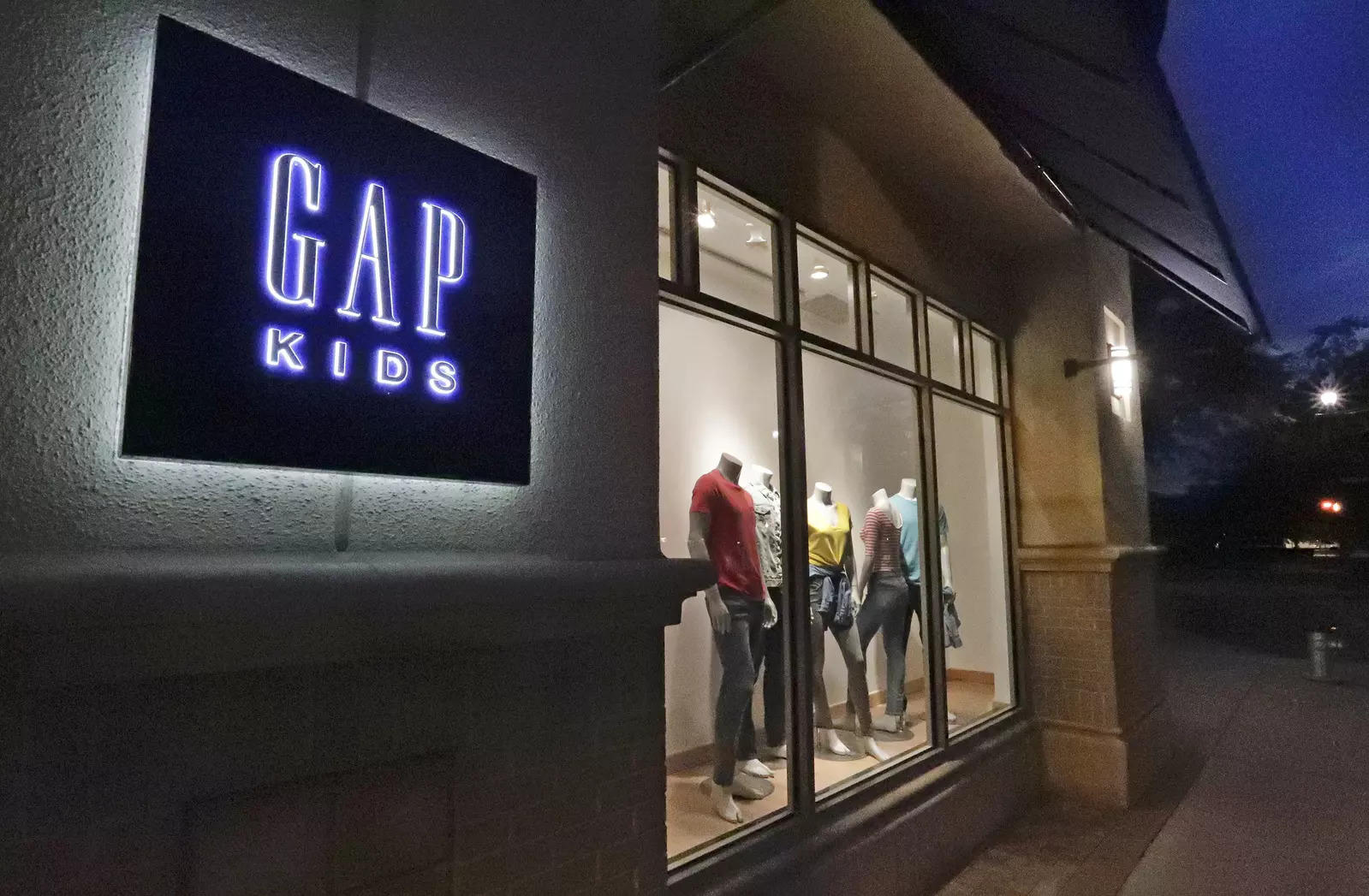 Gap beats quarterly estimates on steady demand for formal clothing