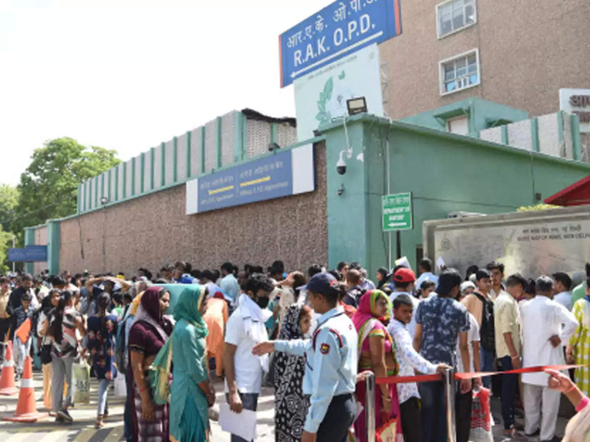 With server down, Delhi AIIMS sees high number of incoming patients
