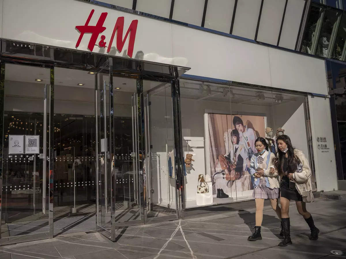 Fashion retailer H&M cuts 1,500 jobs to save costs