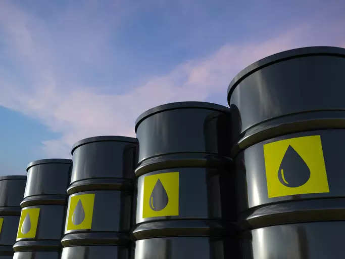 Crude oil futures slide on weak demand
