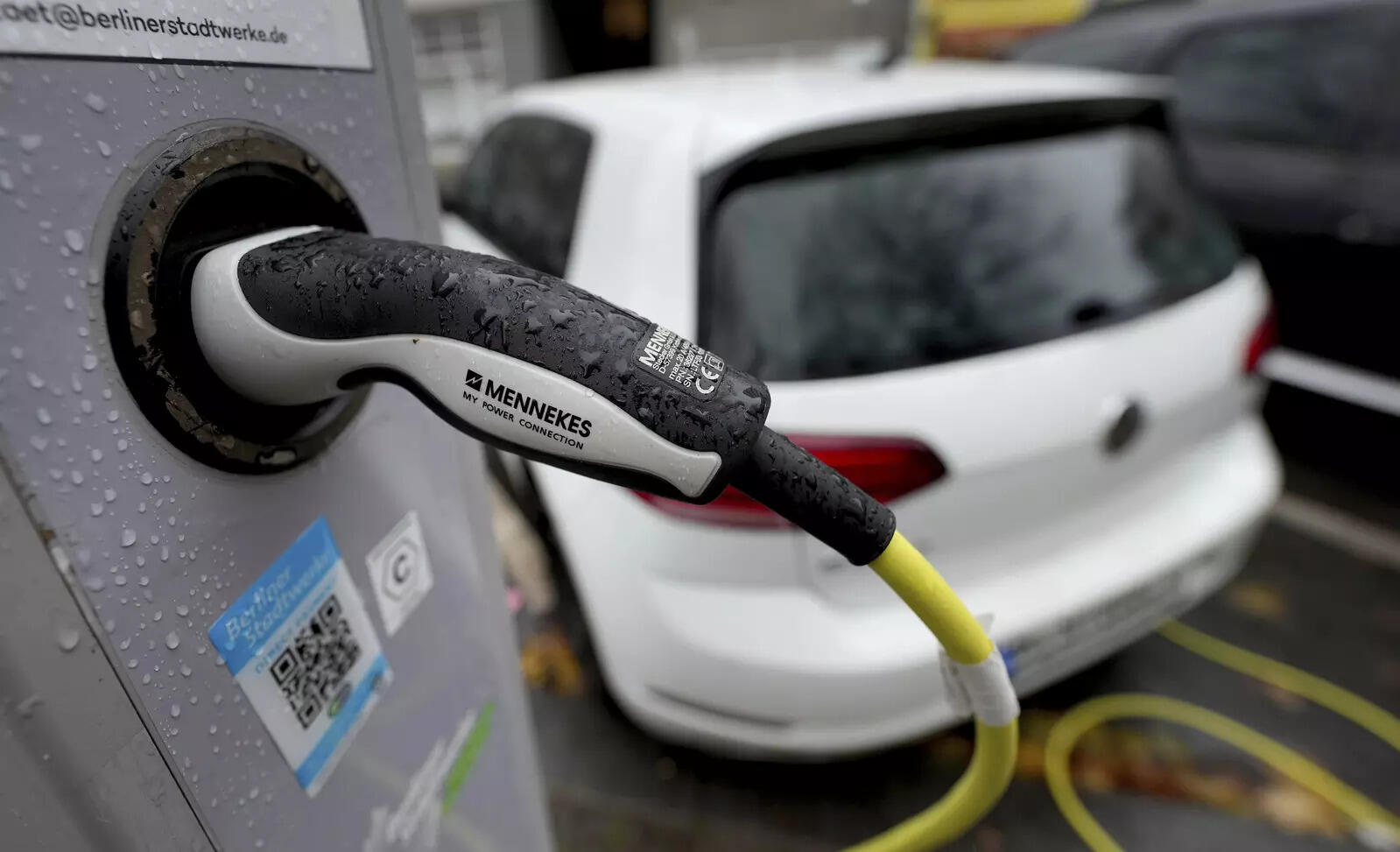  The carmaker, which is aiming for 120 swapping stations in Europe by the end of 2023.