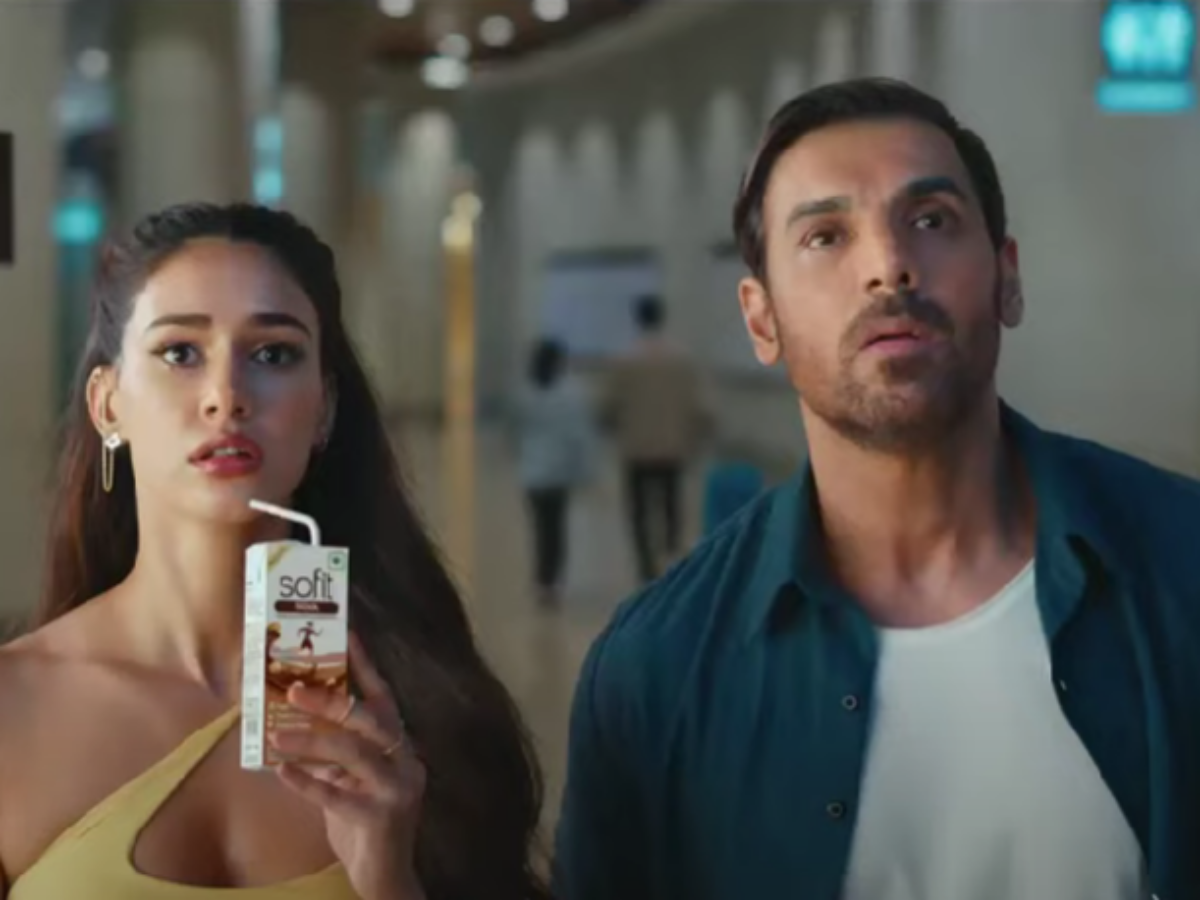 

<p></noscript>Disha Patani and John Abraham’s new Sofit TVC</p>
<p>“/>Disha Patani and John Abraham in Sofit’s new TVCSofit, a plant-based drink from Hershey India, has unveiled its new TV commercial, starring Bollywood actors John Abraham and Disha Patani. </p>
<p>The new film aims to reinforce the ‘Fit is Fab’ brand proposition, highlighting the importance of staying fit inside out by making healthy choices for an active lifestyle. </p>
<p>The TV commercial begins with Sofit’s brand ambassadors, Patani and Abraham waiting for their flight. </p><div class=