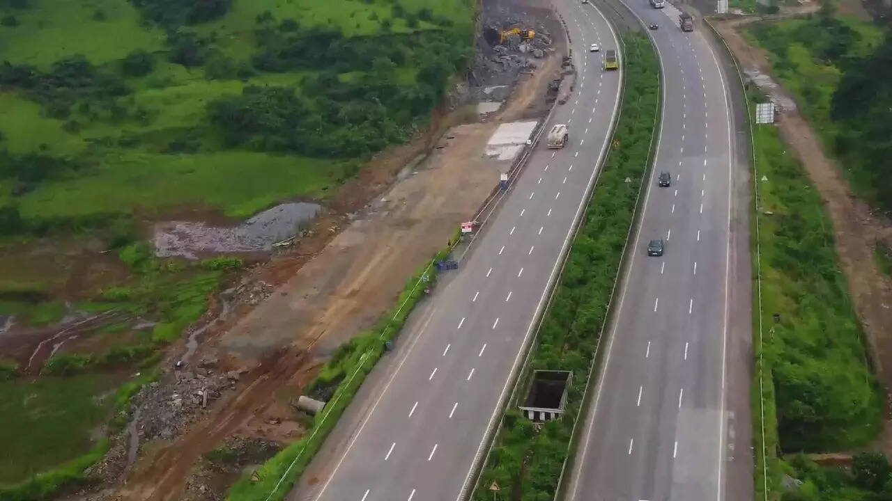 Highway building budget for FY24 to top ₹2.1 lakh crore