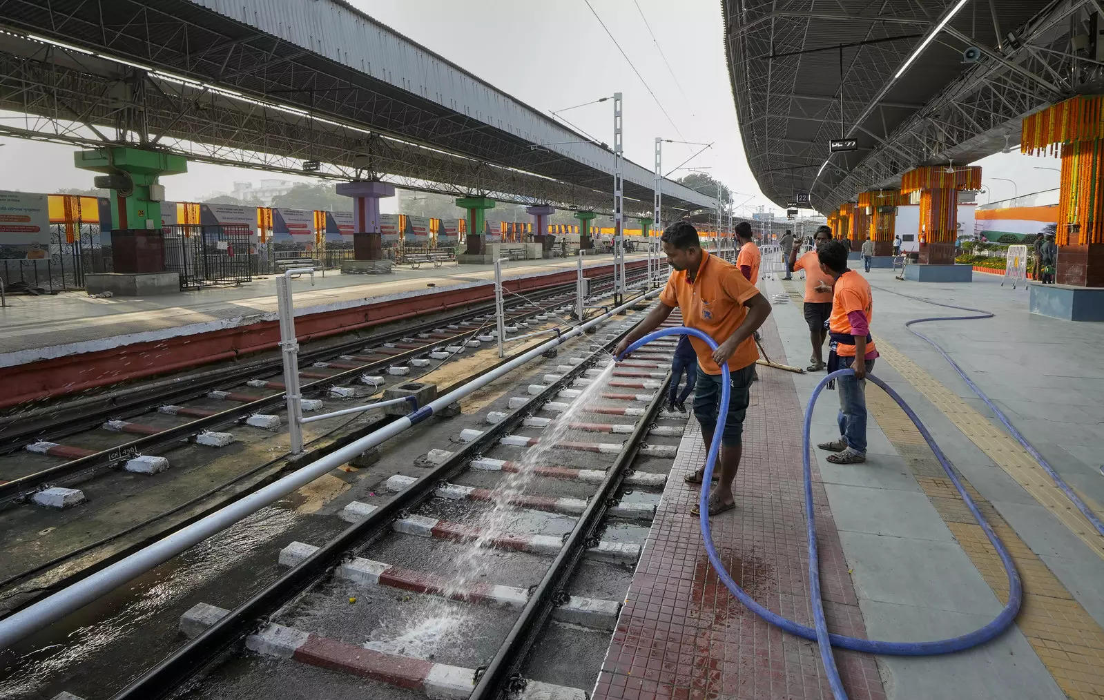 Karnataka: laid for Khajjidoni-Lokapura railway line