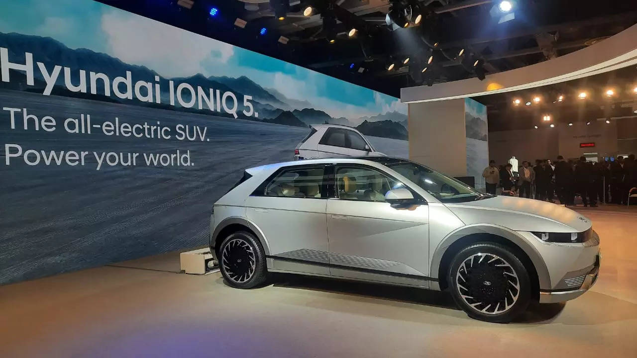  Hyundai IONIQ 5 represents our shift towards future mobility.