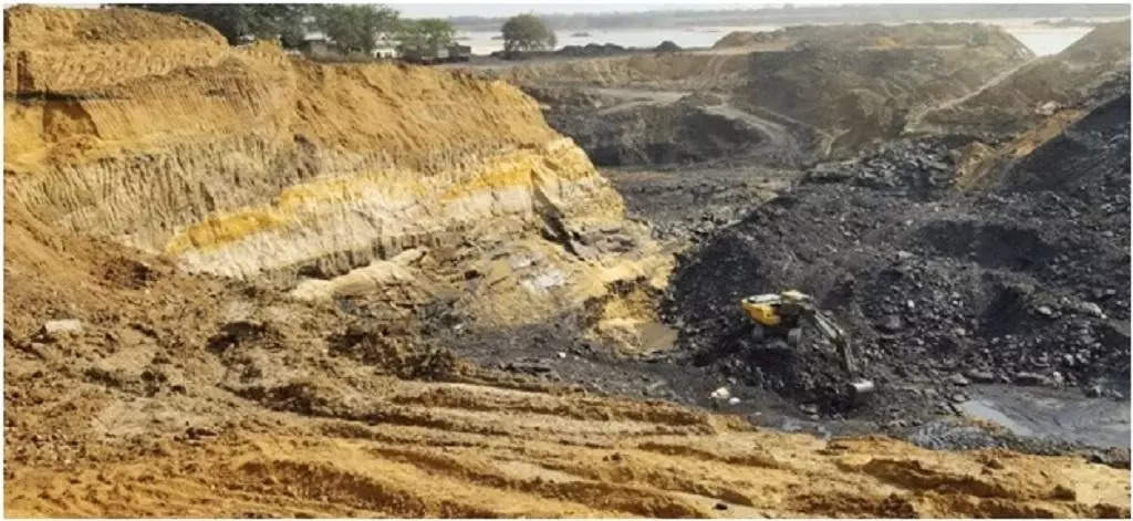  Illegal coal mining .