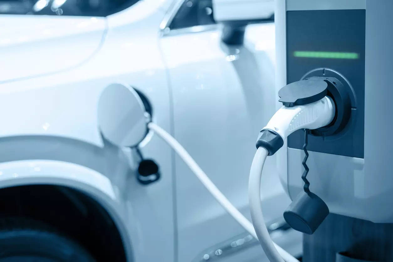  According to another official, the industry is considering creating alternative chemistries in addition to lithium-ion batteries, which are now the most widely accessible EV batteries.