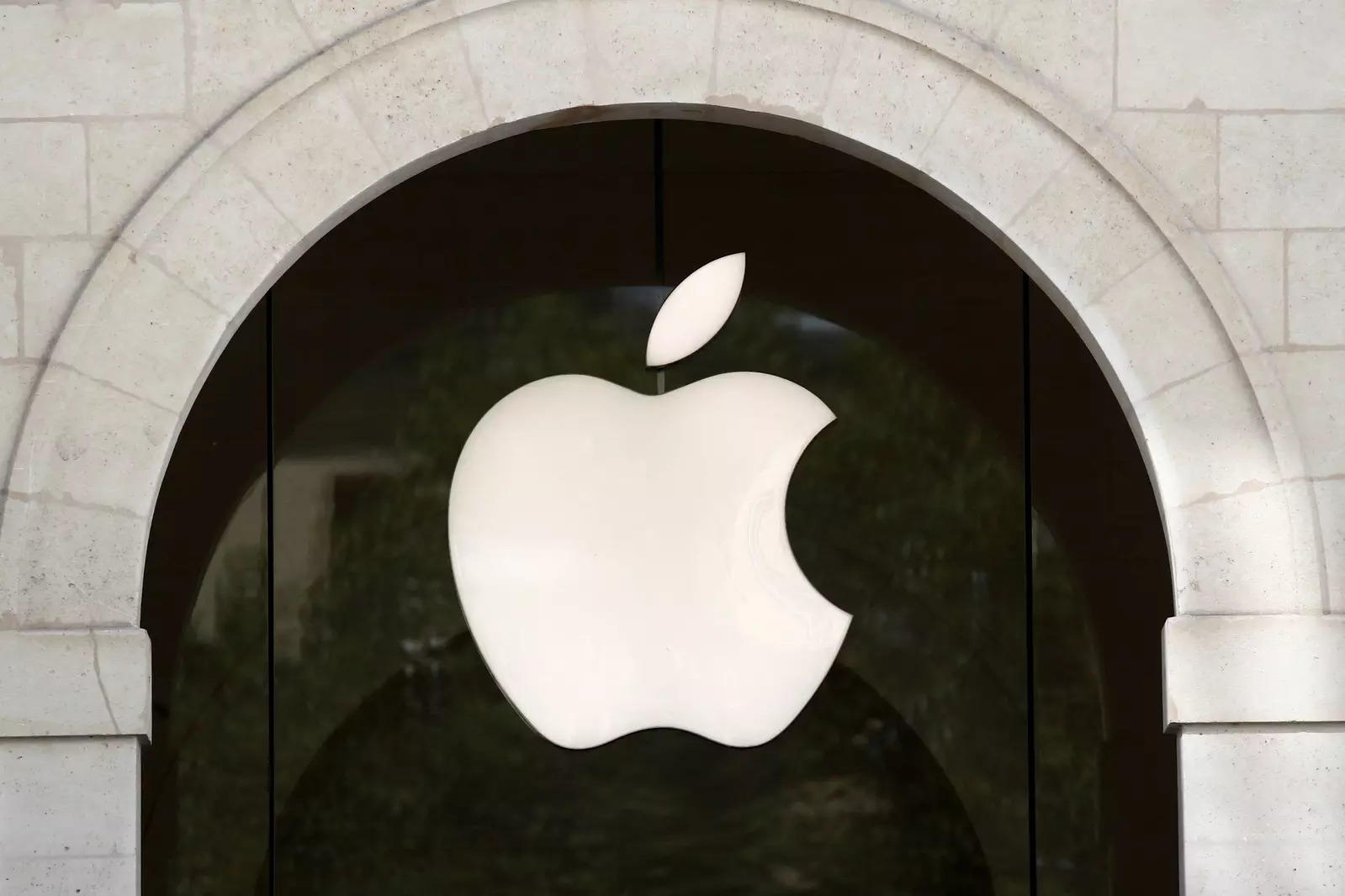 Apple developing software to help users build apps for upcoming headset: Report