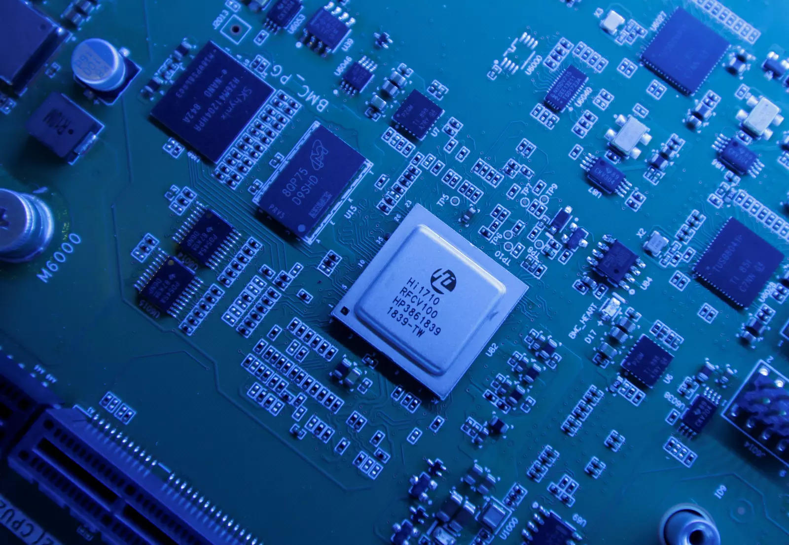  FILE PHOTO: Hi1710 BMC management chip is seen on a Kunpeng 920 chipset designed by Huawei's Hisilicon subsidiary is on display at Huawei's headquarters in Shenzhen, Guangdong province, China May 29, 2019. Picture taken May 29, 2019. REUTERS/Jason Lee