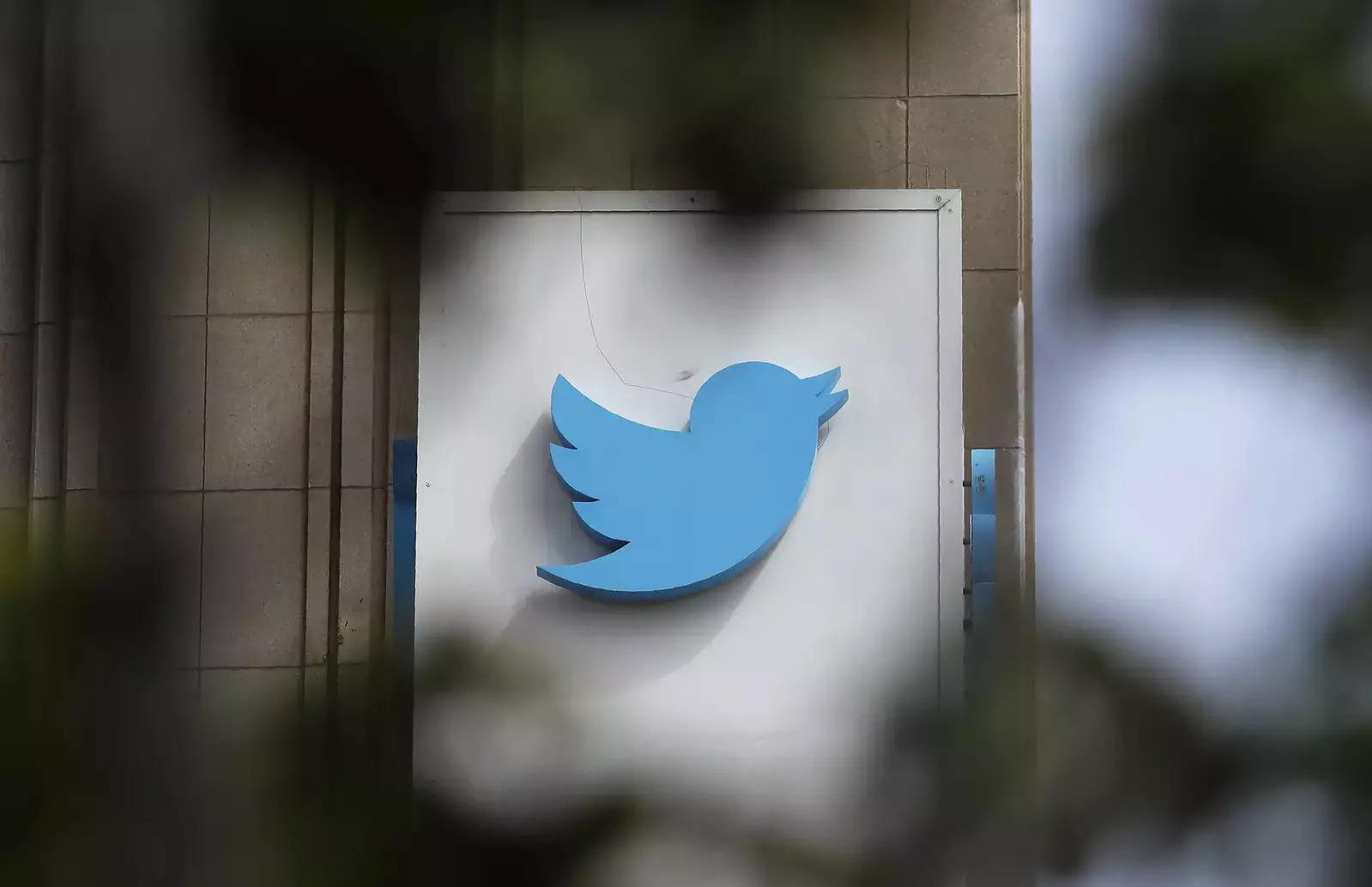 Twitter to charge $1,000 per month from businesses for their gold badges, Telecom News, ET Telecom