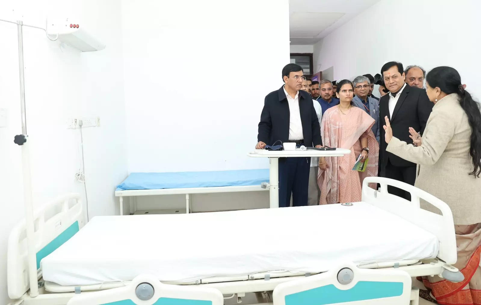  New Delhi : Health Minister Mansukh Mandaviya inaugurates the 'Integrated Medicine Department' at Safdarjung Hospital in New Delhi on Tuesday, Feb 07, 2023. (Photo: IANS/Twitter)