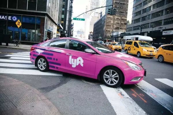  Lyft forecast first-quarter revenue of about $975 million, below analyst estimates of $1.09 billion, according to Refinitiv data.