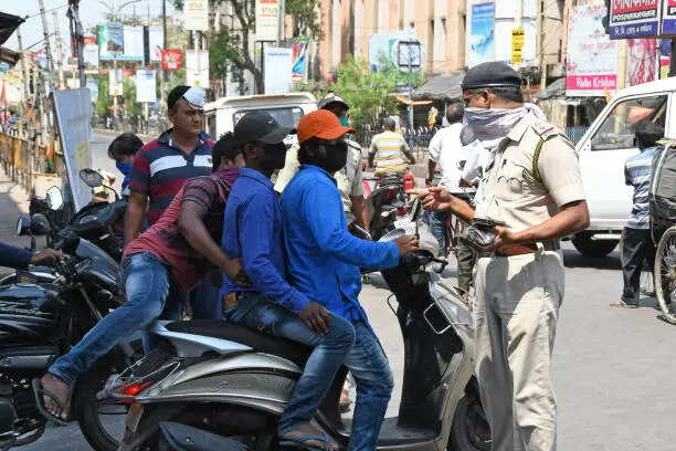 Motor Vehicles Act: Goa police clicking pics to nail MV act violators, ET  Auto