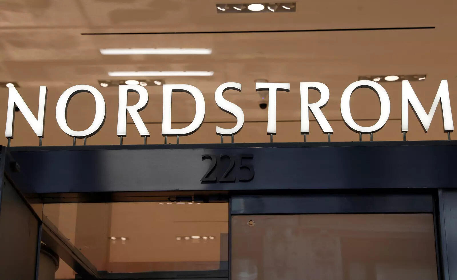 Nordstrom warns of feeble second half as consumers spend