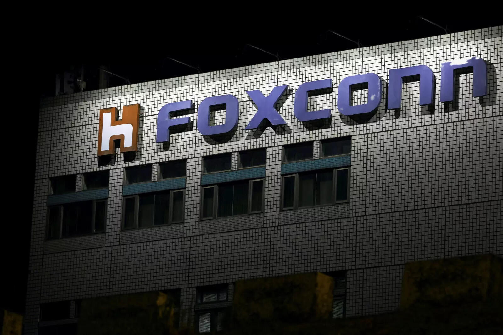  Taiwan's Foxconn, the world's largest contract electronics maker and formally called Hon Hai Precision Industry Co Ltd, said Liu had visited India from Feb. 27 to Saturday.