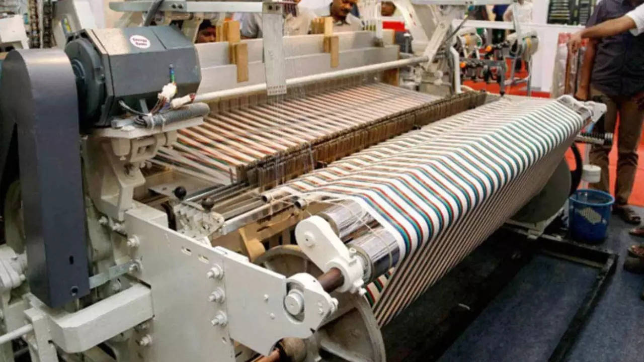 Assam’s ban on selling power loom made Mekhela Sador creates flutter in Surat