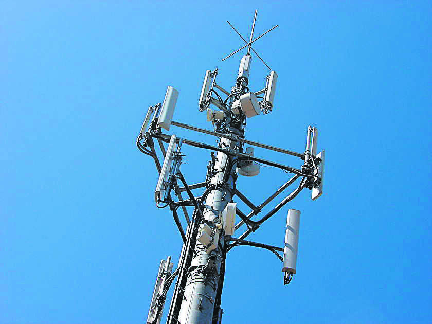 Egypt offers to sell 10% government stake in Telecom Egypt