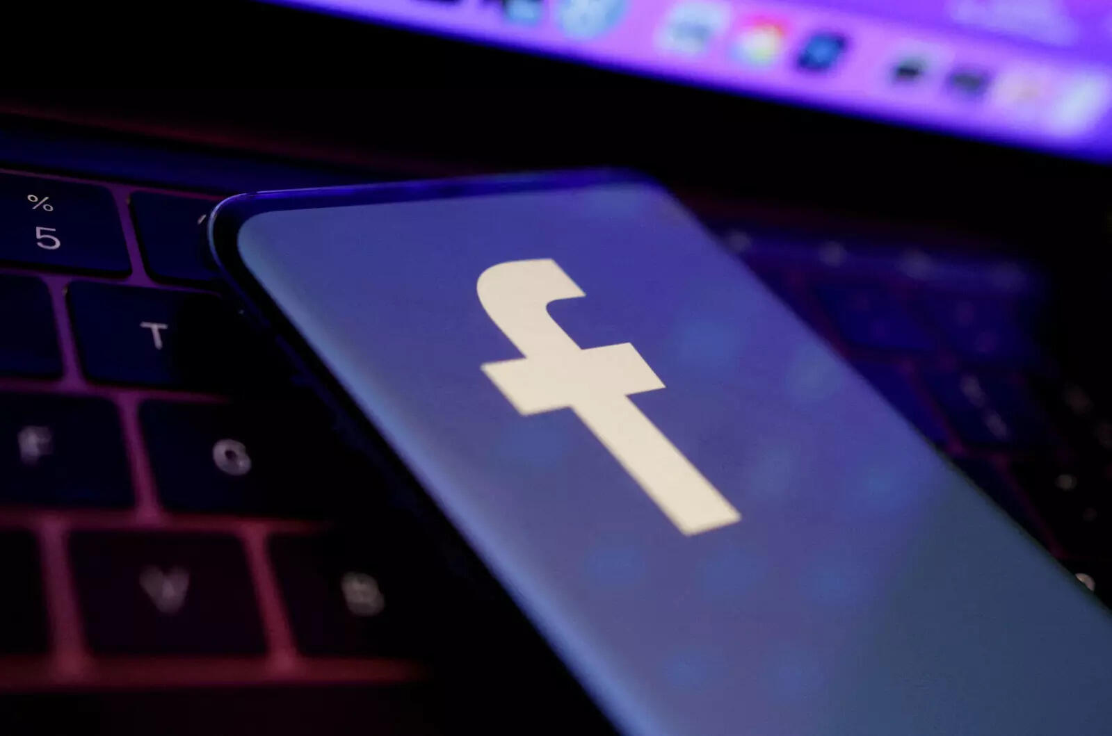  FILE PHOTO: Facebook app logo is seen in this illustration taken, August 22, 2022. REUTERS/Dado Ruvic/Illustration/File Photo
